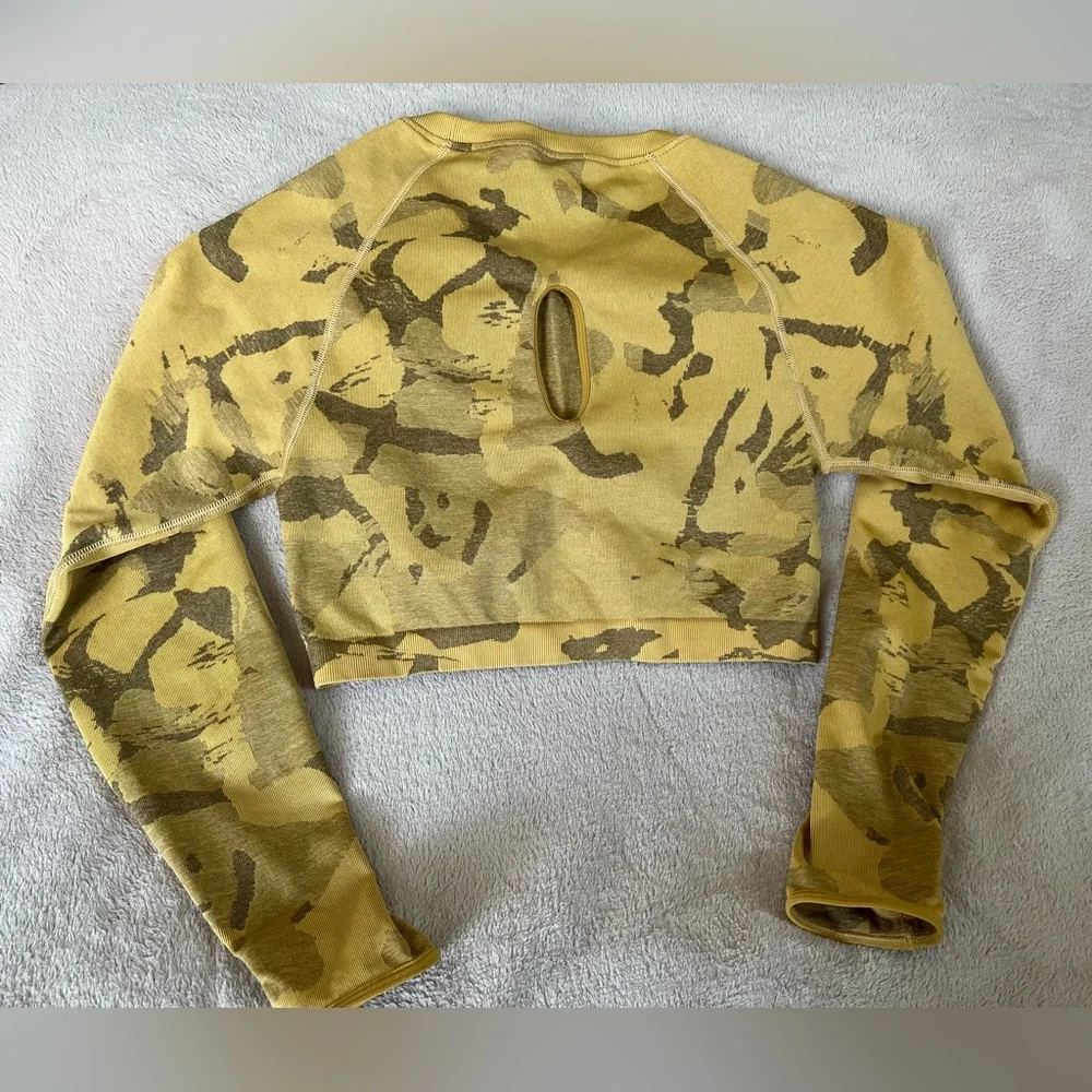 Gymshark Camo Workout Set - Picture 7 of 13